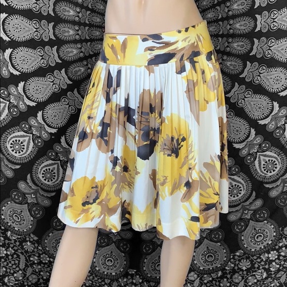 Floral skirt 🖤 - Picture 1 of 8